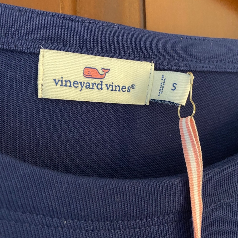 Vineyard Vines Top/Sweater, size small NWT, - Picture 3 of 7